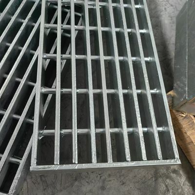 Silver Surface Industrial Steel Grating Machine Pressure Welded Easy Installations Since 1990