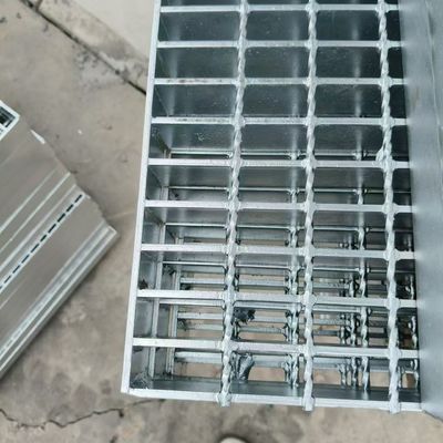19 w 4 Industrial Steel Grating with High Durability Supporting Long Term Use
