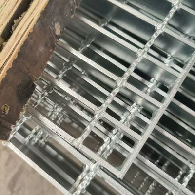 Durable Steel Grating for Industrial Walkways: A Sturdy Solution for Heavy Traffic High-Quality Steel Bar Grating: Perfe