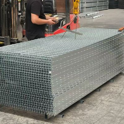 Packed Steel Serrated Galvanized Grating Grid Ready To Go Through Opening For Europe