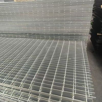 Packed Steel Serrated Galvanized Grating Grid Ready To Go Through Opening For Europe