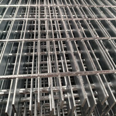 Industrial Metal Grid Grating With 40mm Earing Bar Pitch And Polished Surface Finish
