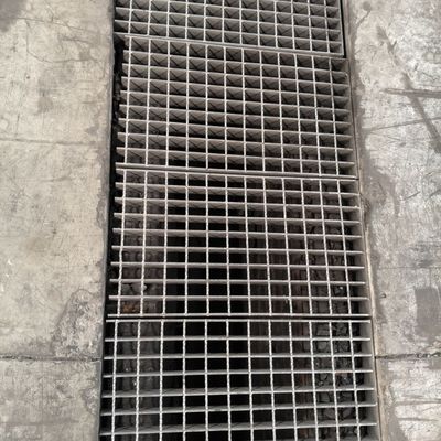Industrial Metal Grid Grating With 40mm Earing Bar Pitch And Polished Surface Finish