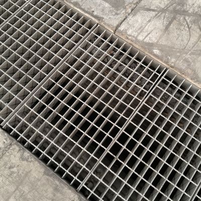 Industrial Metal Grid Grating With 40mm Earing Bar Pitch And Polished Surface Finish