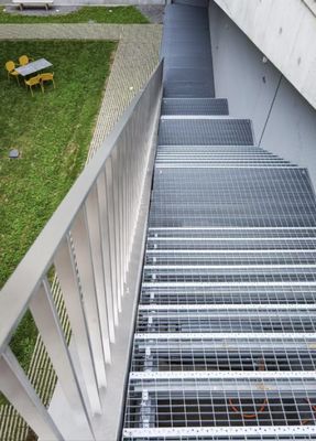 3mm Cross Bar Thickness Flat Steel Grating For Heavy Duty Drainage Systems
