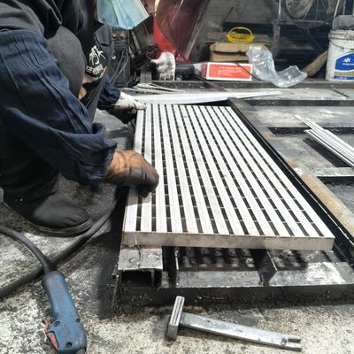Accordance With YB/T4001-2007 Standard Stainless Steel Grating Polished Finish 40 Earing Bar Pitch