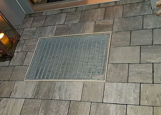 Galvanized 30mm Thickness Industrial Steel Grating Doormats Pressed Mesh 30x30mm
