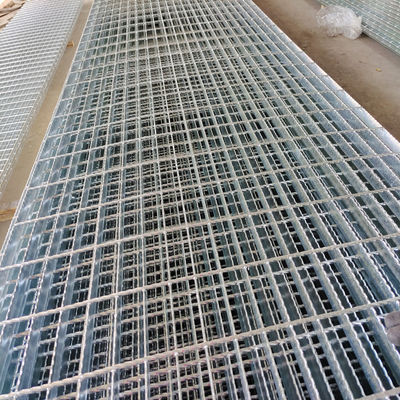 Hot Dipped Galvanized Serrated Steel Grating Press Welded 2mm