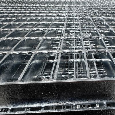Κόστος-αποτελεσματική Εύκολο θερμό βουτηγμένο γαλβανισμένο δοντιασμένο στρίχωμα 30 X 5 mm γαλβανισμένο δοντιασμένο στρίχωμα χάλυβα τύπου2