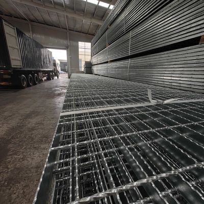 Μηχανική πίεση συγκολλημένη 30mm βιομηχανικό χαλύβδινο πλέγμα με φωτεινή επιφάνεια 3mm Crossing Bar