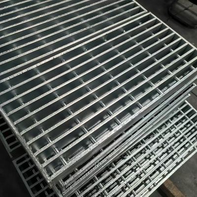 Ζεστό βύθιση Ζυθοποιημένο χαλύβδινο Grating με 3mm Cross Bar