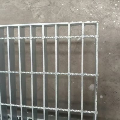 Τα στρώματα από χαλύβδινο πλέγμα κατά της κόπωσης βελτιώνουν την άνεση και την ασφάλεια των εργαζομένων σε βιομηχανικά περιβάλλοντα