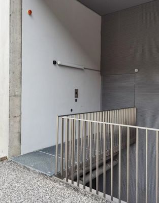 Industrial Steel Grating 30mm Bearing Bar Spacing 3mm Cross Bar Thickness Modern Heavy Duty Construction
