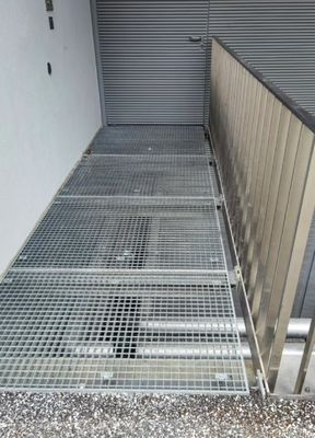 Πλατφόρμα σχάρας από χάλυβα τύπου επίπεδης ράβδου Q345 μη ολισθητικής ποιότητας για ασφαλή και ανθεκτική λύση δαπέδου