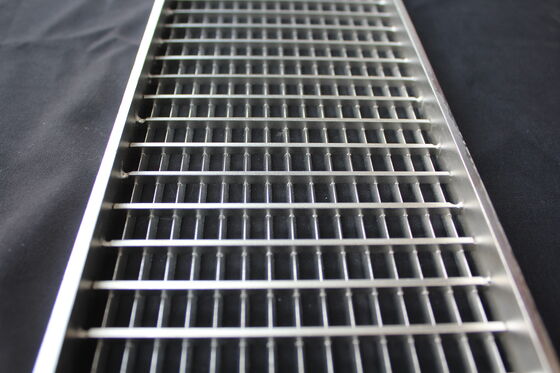 316L Stainless Steel Serrated Bar Grating with Saltwater Corrosion Protection and Customizable Size for Industrial Platforms